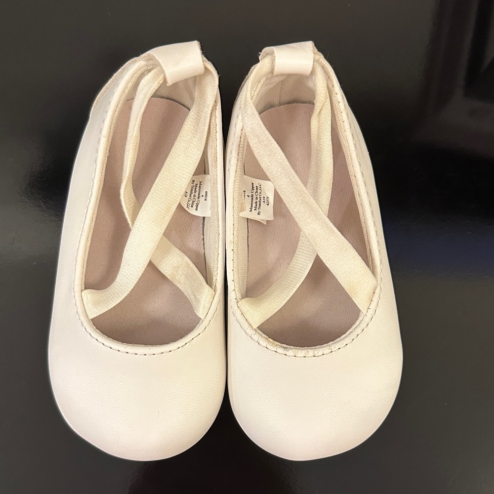 Elegant White Dress Shoes Size 4  Flats for Kids
